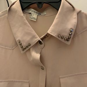 Dress shirt that can work for business and nice outfit. Forever 21. Small